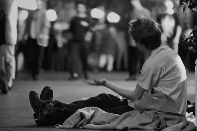 ગરીબી ઘણીવાર પ્રછન્નરૂપે હોય છે તેને ઓળખવી મુશ્કેલ હોય છે એમ તજજ્ઞો કહે છે