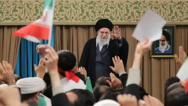 ईरान के सर्वोच्च नेता ने ट्रंप पर निशाना साधा है और चेतावनी भी दी है