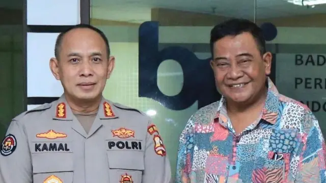 Ketua umum BPI, Gunaawan Panggaru, bersama aparat polisi dari Humas Polri.