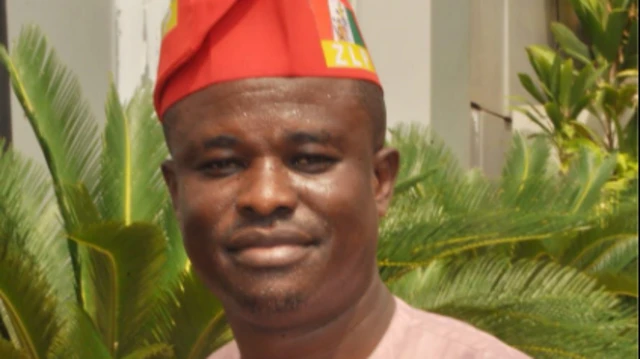 Adesuyi lo de fila egbe oselu ZLP, to si n wo ookan