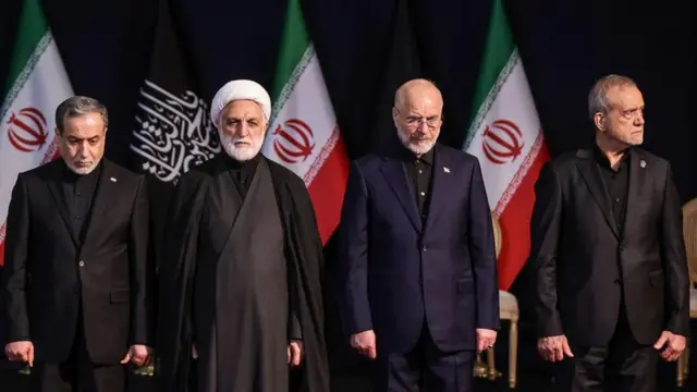 سران سه قوه و وزیر خارجه ایران در مراسم تشییع علی خامنه‌ای