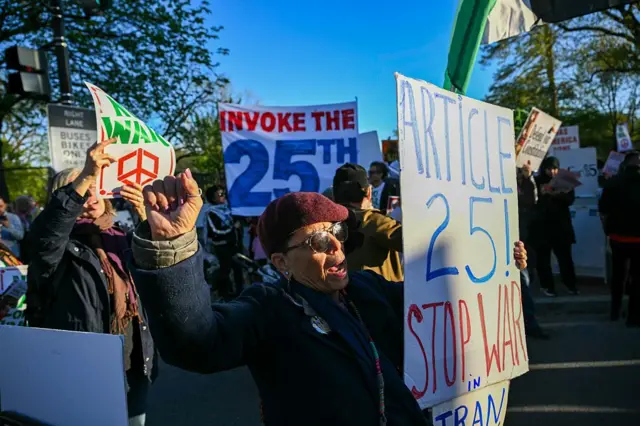 ईरान युद्ध के दौरान राष्ट्रपति के अधिकार छीनने के लिए संविधान में 25वें संशोधन को लागू करने की मांग होती रही है. 