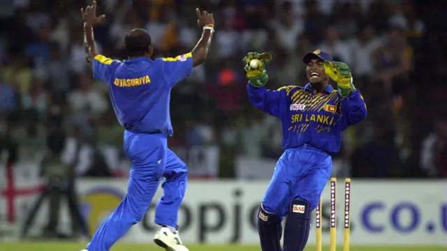 শ্রীলঙ্কার জয়াসুরিয়া ও কালুউইথার্না