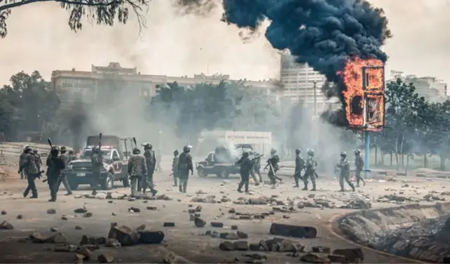 Security forces dey struggle to control di protests