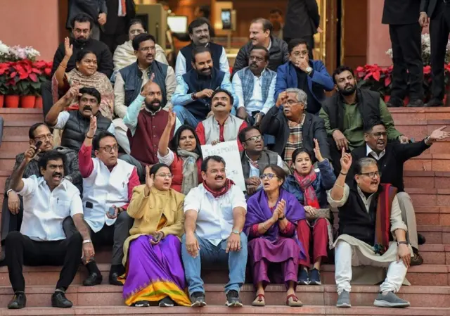 सांसदों का निलंबन 