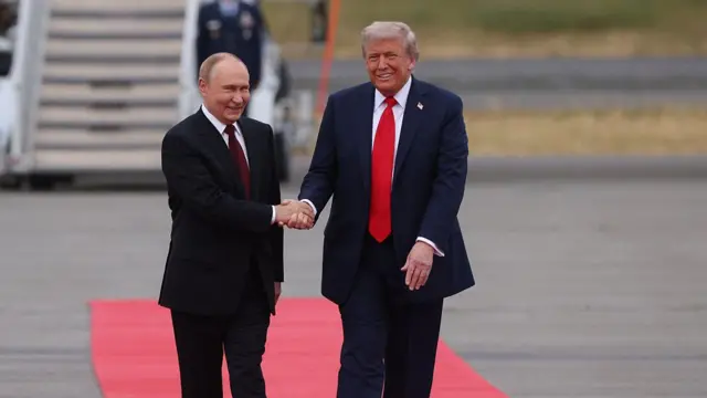  व्लादिमीर पुतिन और डोनाल्ड ट्रंप