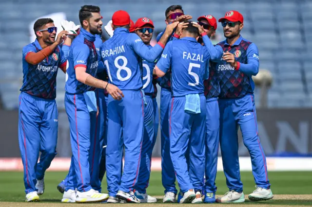 ඉකුත් වසරේ පැවති එක්දින ක්‍රිකට් ලෝක කුසලානයේදී ශ්‍රී ලංකාවට එරෙහිව කඩුලු 07ක ජයග්‍රහණයක් වාර්තා කිරීමට ඇෆ්ගනිස්ථාන කණ්ඩායම සමත් ව ඇත.