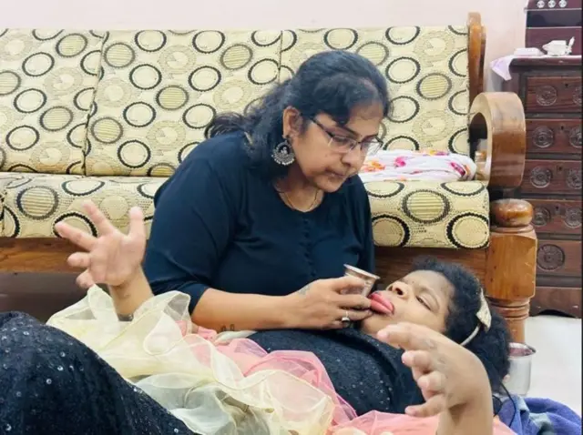 भार्गवी लड्डूसोबत 