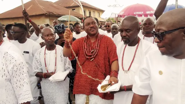 Olowo ilu Owo Ọba Ajibade Gbadegesin Ogunoye Kẹta lasiko ọdun Igogo pẹlu awọn oloye rẹ