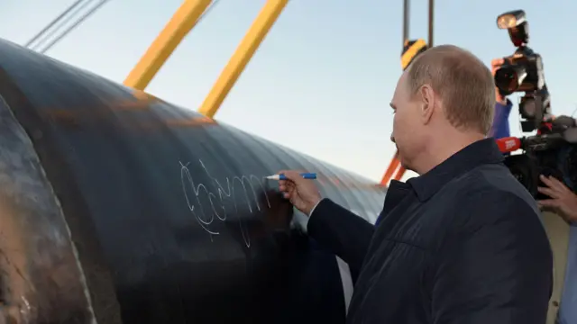 Путин подписывает первую трубу газопровода «Сила Сибири» 1 сентября 2014 года