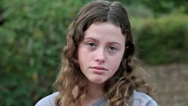 मायनची बहीण शेरॉन