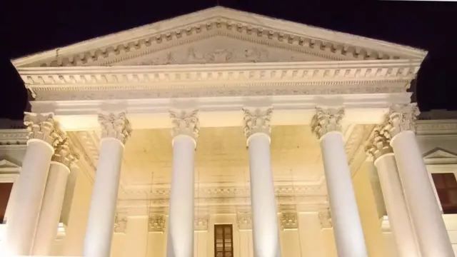 పునరుద్ధరణ తర్వాత కాలేజీ