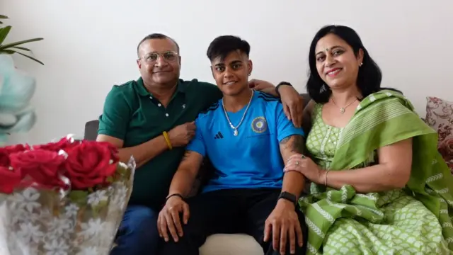 ਕਾਸ਼ਵੀ ਆਪਣੇ ਮਾਤਾ ਪਿਤਾ ਨਾਲ