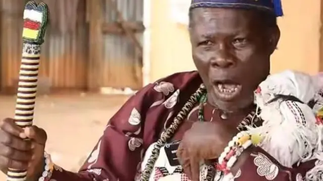 Àgbà oyè Razak Adeneye Oshimodi, Ọlọ́wá Ibẹru tíì Ijebu Ode àti Abọrẹ Akilẹ Ìjẹ̀bú, to jẹ àgbà òye kẹta sí Awujalẹ 