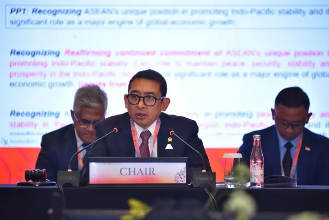 သြဂုတ် ၁၃ ရက်ထိပ်တန်းသတင်းများ - AIPA က ကိုယ်စားလှယ်အဖွဲ့မြန်မာကိုသွားဖို့ ပြင်နေ