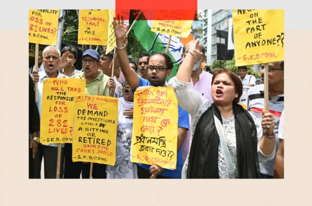 ਪ੍ਰਦਰਸ਼ਨ ਕਰਦੇ ਲੋਕ