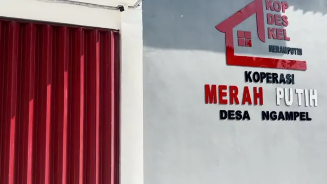 Bangunan Koperasi Desa Merah Putih di Desa Ngampel, Kabupaten Bojonegoro, Jawa Timur, sempat tutup pada Jumat pekan lalu.