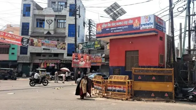 দিন কয়েক আগে ঘটা এই ঘটনাটির ভিডিও প্রকাশ্যে আসে সম্প্রতি