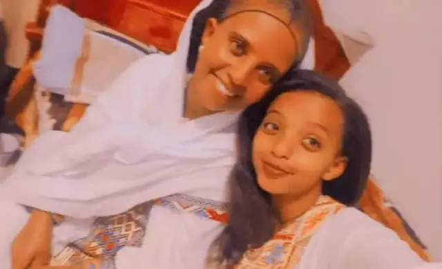 ማህሌት ምስ ኣደኣ