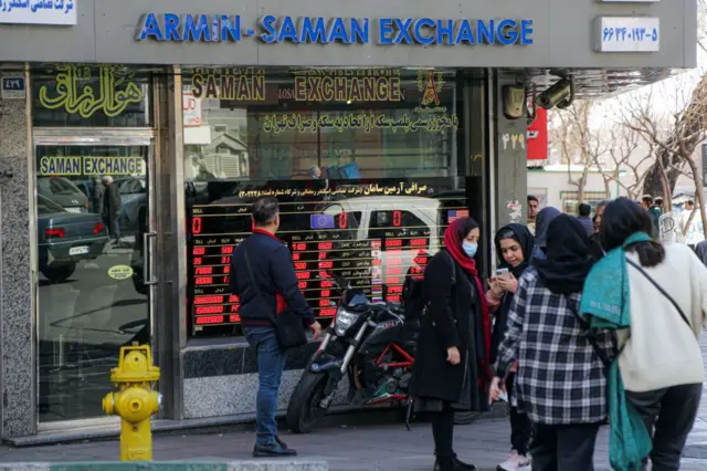 Jireenya guyyaa guyyaa fi namoota walitti qabaman mana sharafa alaa Iraan keessatti argamuun alatti