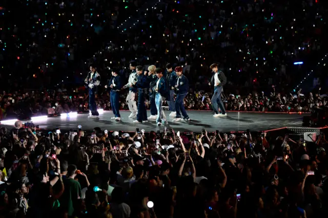 K팝 보이그룹 크래비티 스페인 마드리드 공연