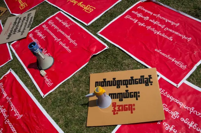 လွတ်လပ်စွာဆန္ဒထုတ်ဖော်ခွင့် တောင်းဆိုမှု
