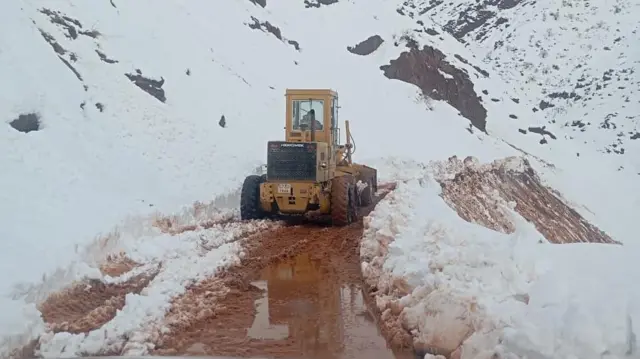 Жол тазалап жаткан учур