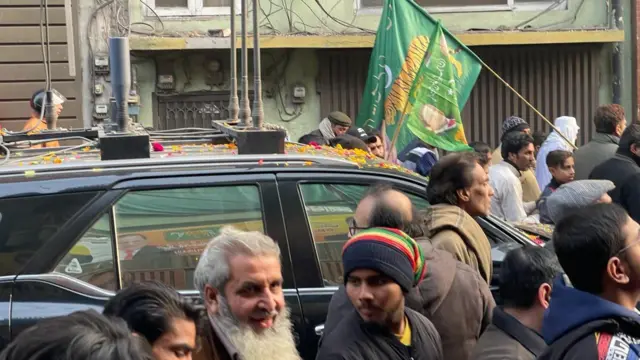 नवाज़ शरीफ की गाड़ी