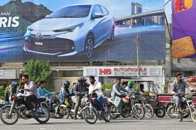 پاکستان، گاڑیاں