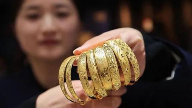 தங்கம் மற்றும் வெள்ளி விலை இவ்வளவு கடுமையாக ஏன் வீழ்ந்தது? இனி என்ன நடக்கும்?