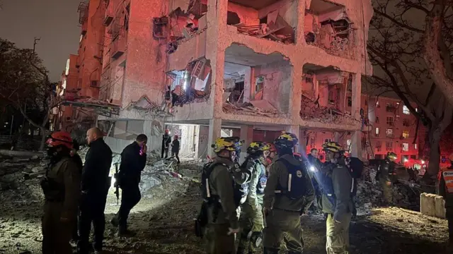 শনিবার ইরান ইসরায়েলের নেগেভ মরুভূমির ডিমোনা শহরে হামলা চালায়।