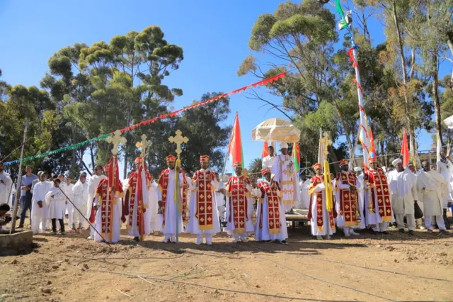 ካህናት ቤተክርስቲያን ጸሎትን ዝማሬን እንተብጽሑ