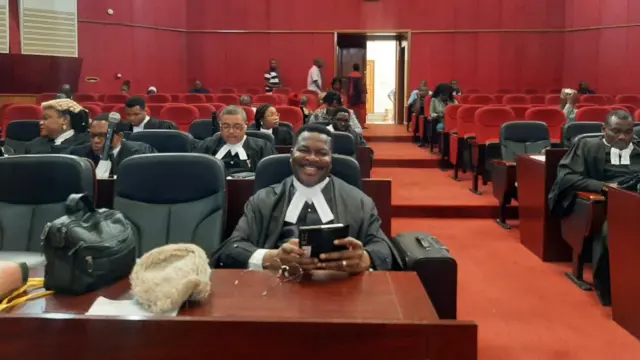 Mike Ozekhome so na ndị ọkaiwu na-ekpechịtere Kanu. 