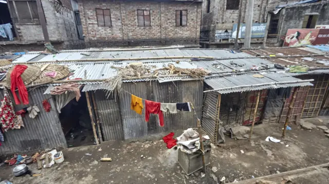 নিম্ন আয়ের মানুষদের আবাসন।