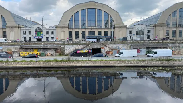 Centralna pijaca je deo istorijskog jezgra Rige koje je pod zaštitom Uneska od 1997. godine