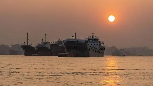 প্রথমবারের মতো পাকিস্তান থেকে সরাসরি একটি ‘কন্টেইনার জাহাজ’ ভিড়েছে বাংলাদেশের চট্টগ্রাম বন্দরে। (প্রতীকী ছবি)