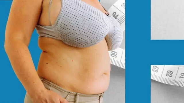 صورة مركبة تظهر امرأة ترتدي حمالة صدر رمادية كبيرة منقطة في المقدمة