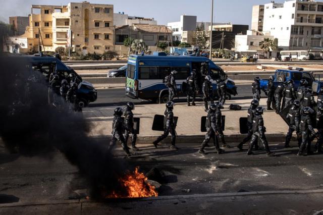 Des gendarmes sénégalais dans les rues de Dakar le 4 février 2024