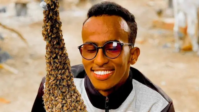 Kafeda külotlu porno