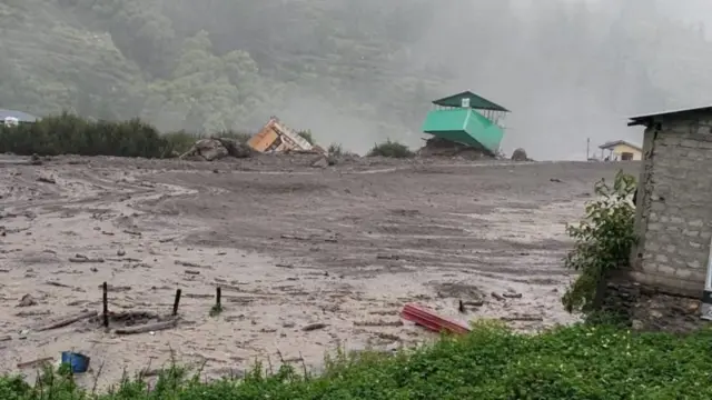 बादल फाटेपछि एक्कासी आएको पहिरो