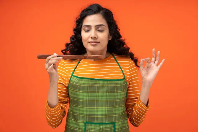 রান্না করার সময় স্বাদ বোঝার জন্য কিছুটা খাবার খেয়ে দেখতে হয়।