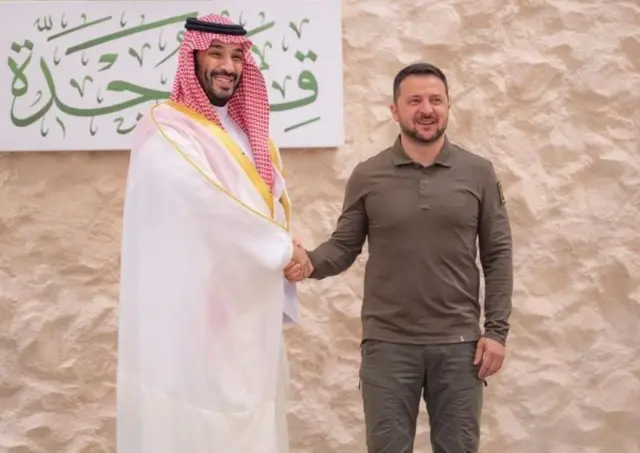 Volodymyr Zelensky lors d'un entretien bilatéral avec le prince héritier Mohammed ben Salmane