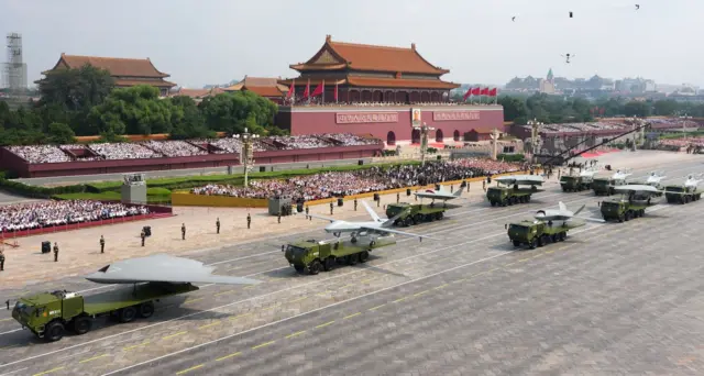 Ubushinwa uyu munsi bwagaragaje ikoranabuhanga ritandukanye mu ntwaro za 'drones'