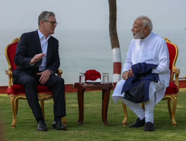 প্রধানমন্ত্রী মোদীর সঙ্গে যুক্তরাজ্যের প্রধানমন্ত্রী স্টারমার