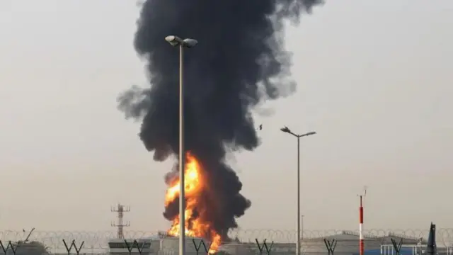 Smoke bin rise from one area near Dubai airport 