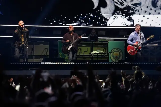 Oejzis na nastupu u Kardifu 