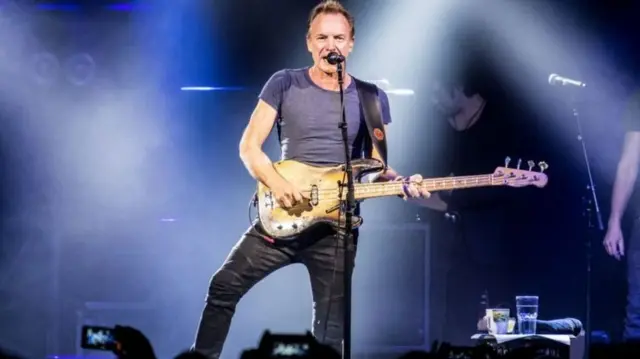 Sting sur scène.