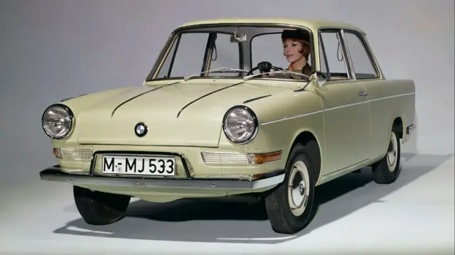 ب‌ام‌و ۷۰۰