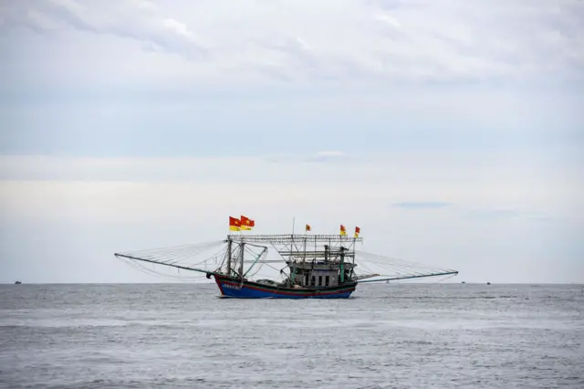 Một tàu cá hoạt động gần đảo Lý Sơn, tỉnh Quảng Ngãi vào tháng 8/2022