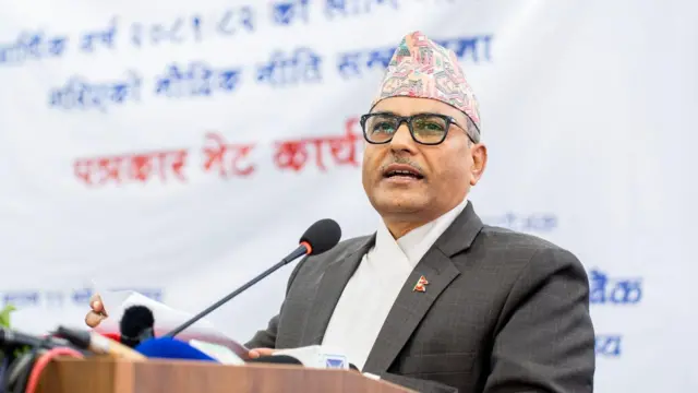 गभर्नर महाप्रसाद अधिकारी